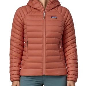 Patagonia Womens Down Sweater Hoody, sz Medium, in Burl Red. Like new!